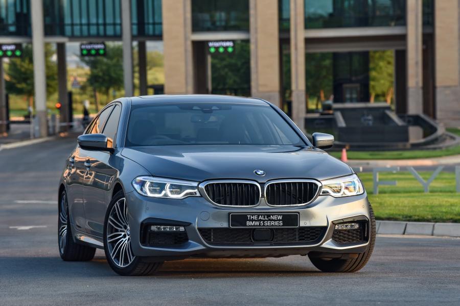  BMW 540i Sedan M Sport 2017 года  (ZA) (фото 10 из 40)